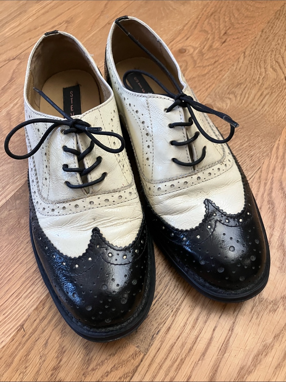 Steve Madden Two-Tone Black and White Women’s Wingtip Oxfords